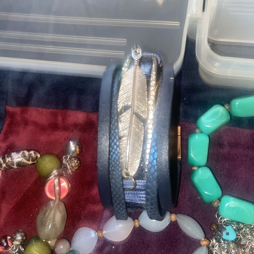 BUNDLE OF ASSORTED VINTAGE JEWELRY - Picture 11 of 13
